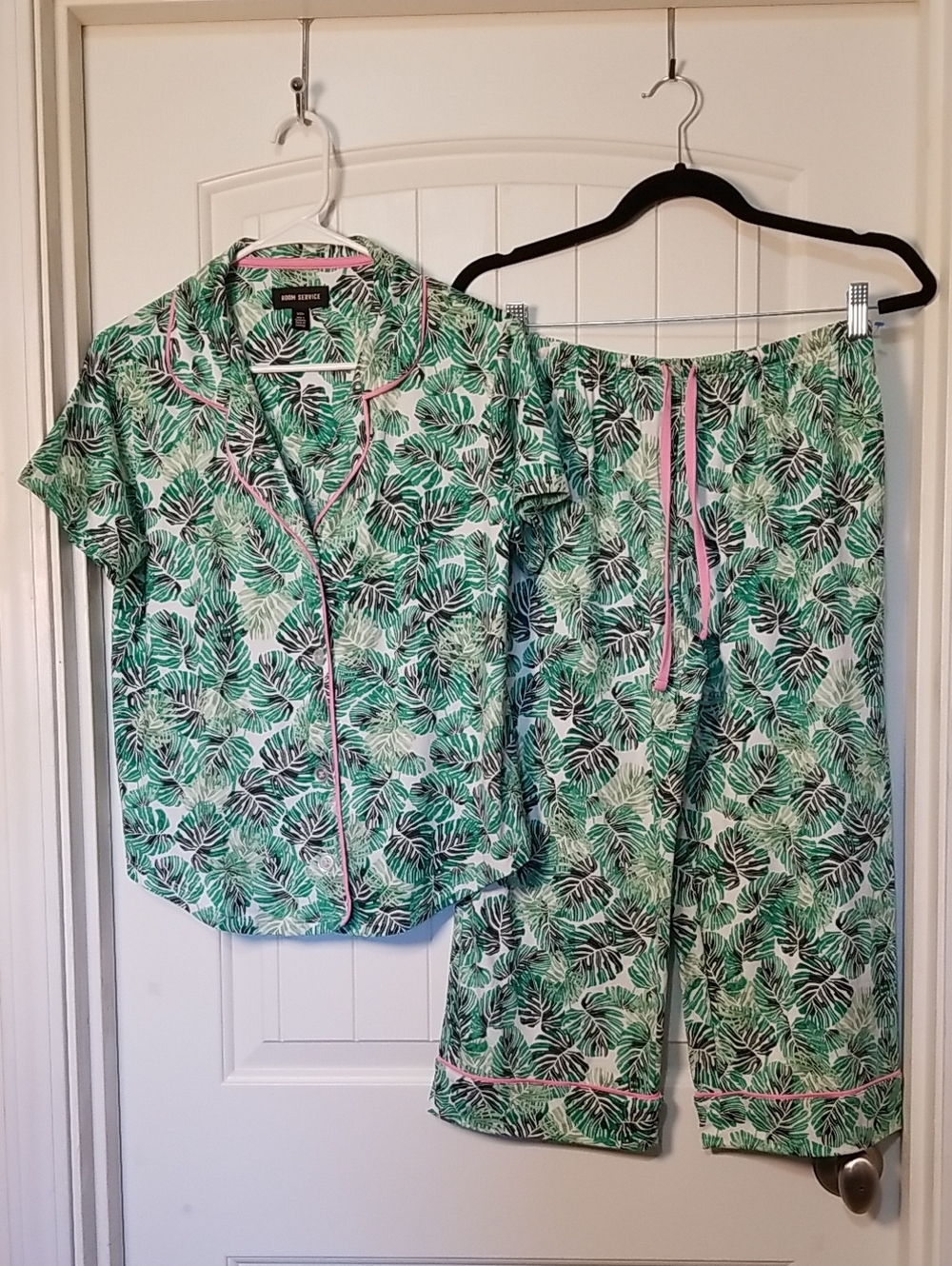 Tropical Leaf Pajama Set with Pockets & Pink Trim Size Small By Room Service